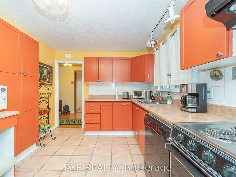 21 Southview Cres — Photo 11