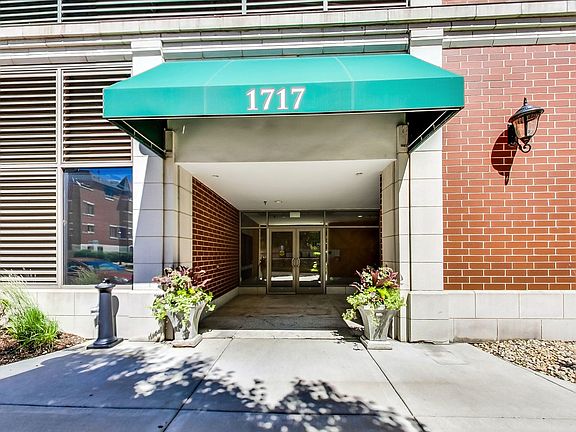 3rd image of 1717 S Prairie Ave APT 1309