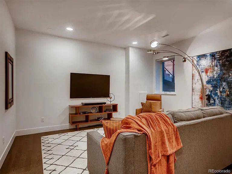 6739 E Lowry Blvd — Photo 20