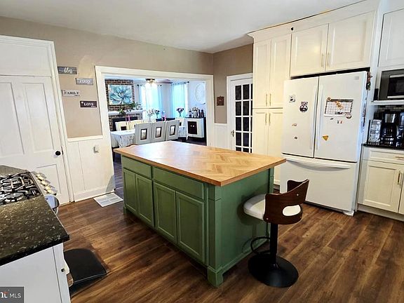 4th image of 1122 Hanover Rd