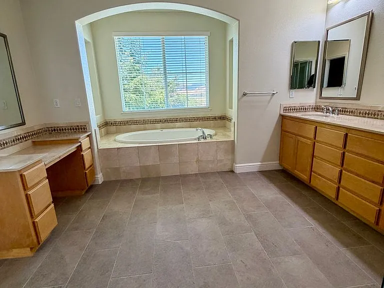 3035 Hastings Way — Photo 24