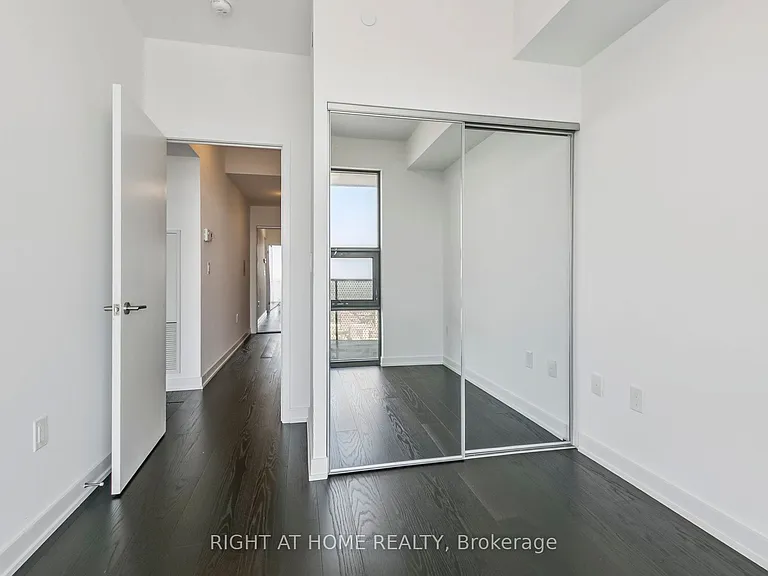 11 Wellesley St W #5408 — Photo 18