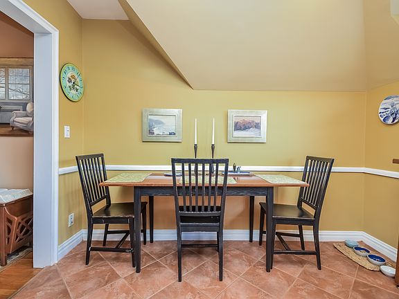 3rd image of 5 Campus Pl APT Sr