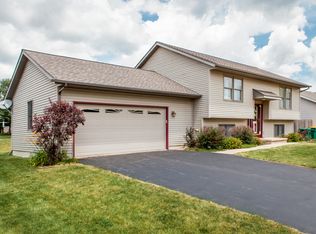 715 Cherry Tree Ln, Genoa, IL 60135