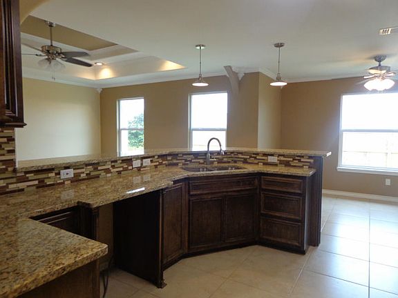 4th image of 1010 Green View Dr
