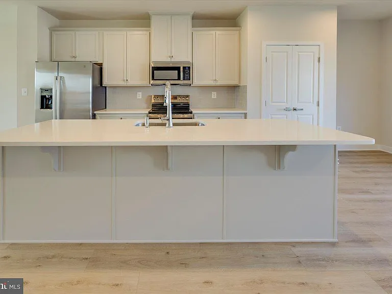 9390 Tanfield Dr — Photo 21
