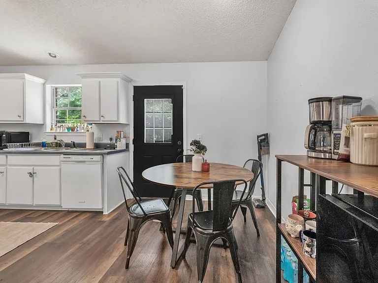 5246 Sewell Rd — Photo 8