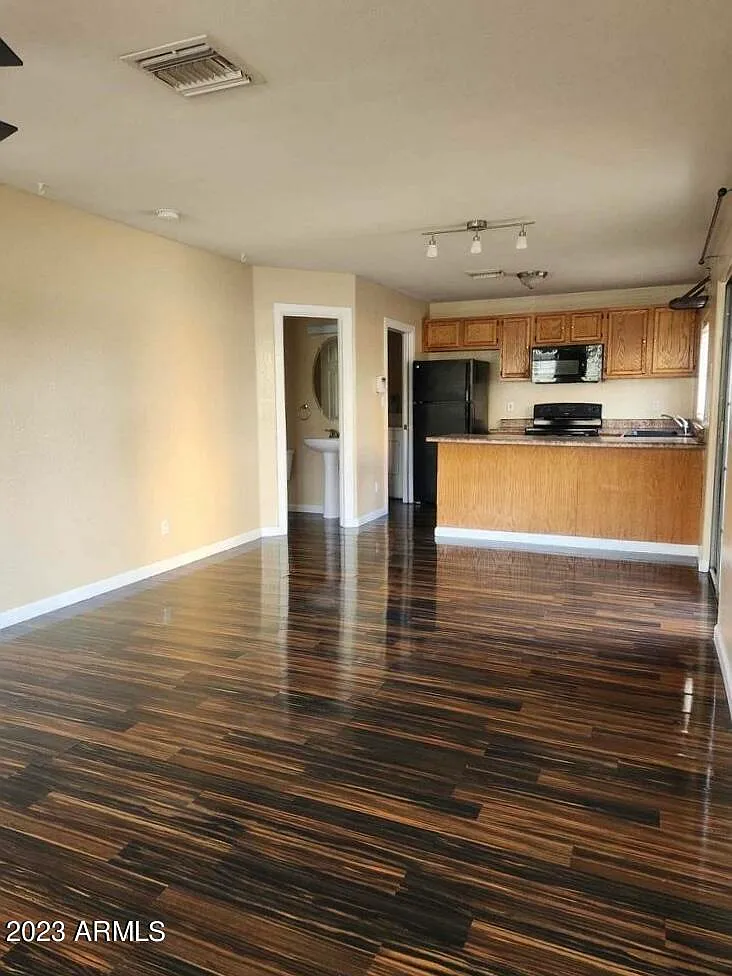 3 bed, 2.5 bath, 1360 sqft, $2,095 — Photo 3