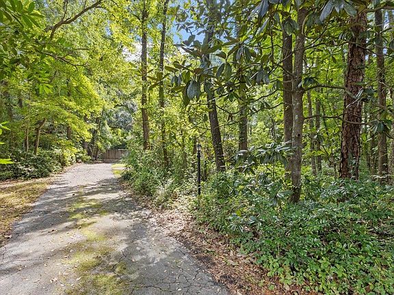 2nd image of 3033 Cloudland Dr