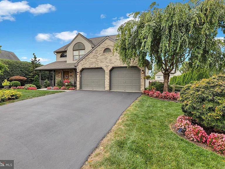 4324 Glenside Dr — Photo 1