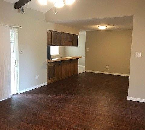 4th image of 107 Belmont Ave