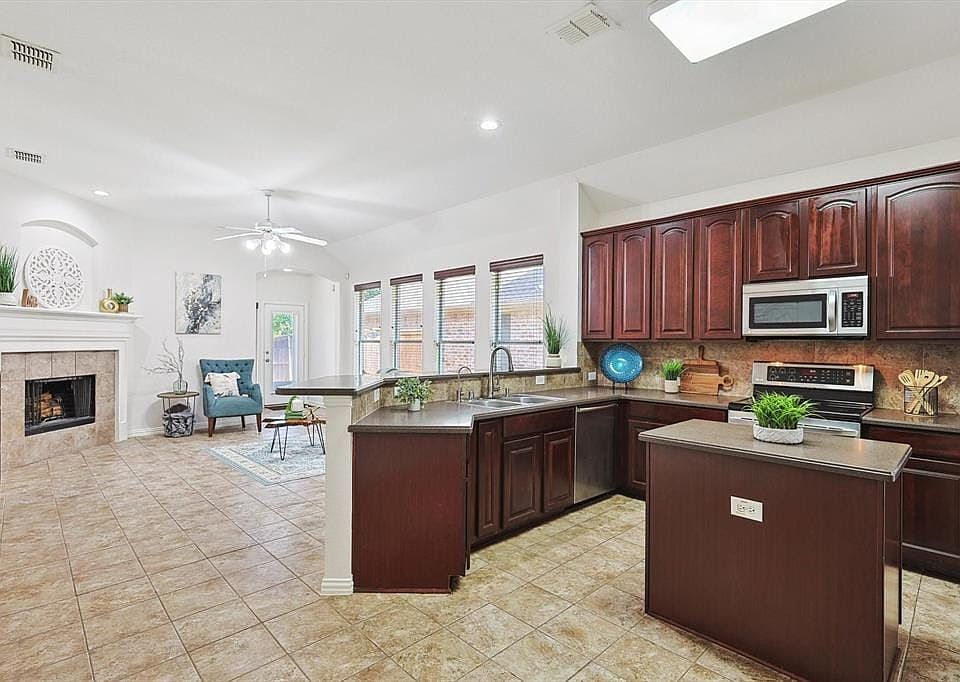 1st image of 551 Kirby Dr