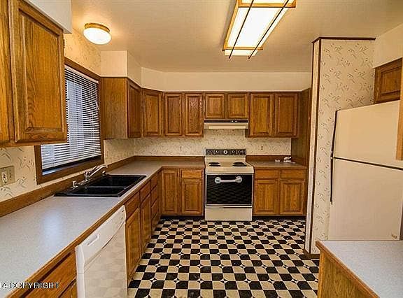 4th image of 332 Droz Dr