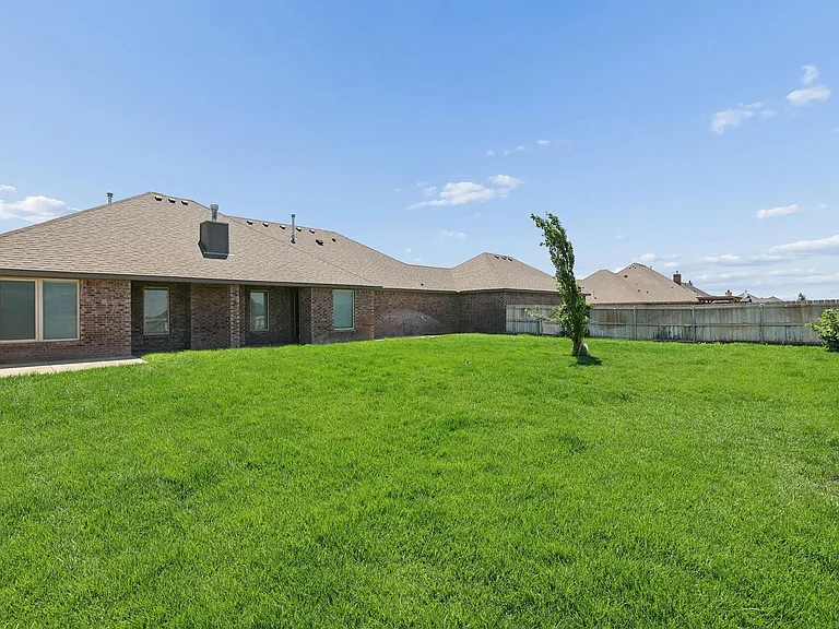 9240 Highland Springs Dr — Photo 39