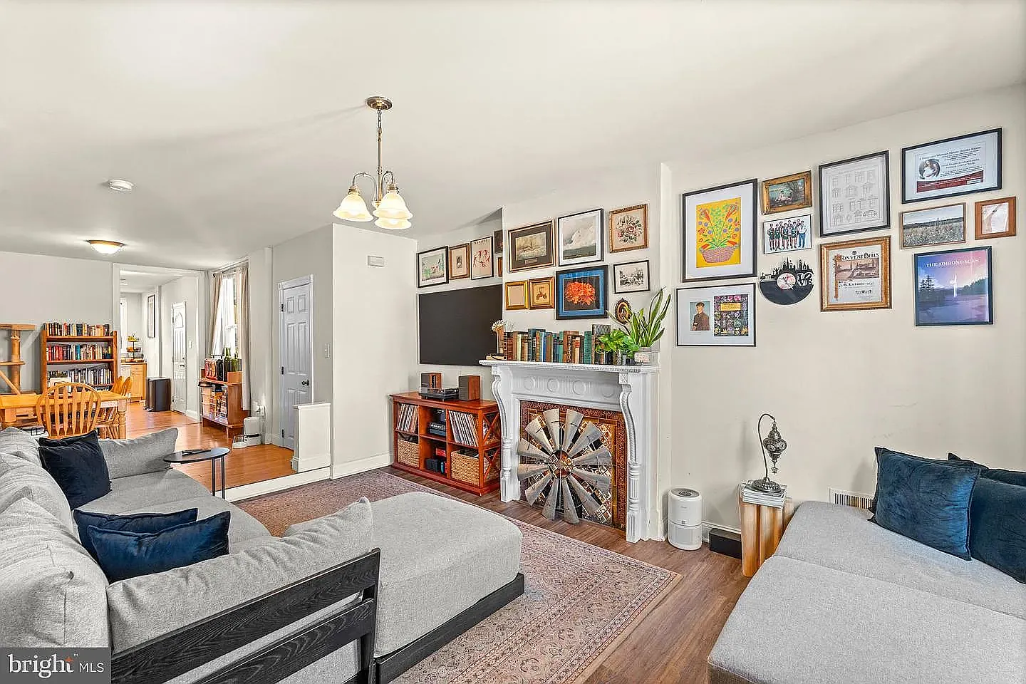 3 bed, 1.5 bath, 1170 sqft, $2,140 — Photo 2