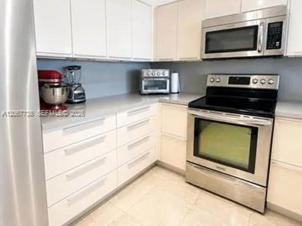 520 Brickell Key Dr, Miami, FL