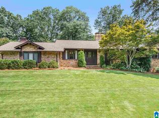 2216 Vesthaven Way E, Vestavia Hills, AL 35216