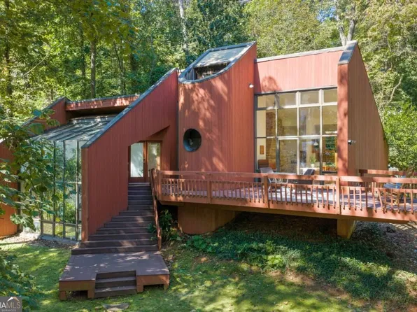 253 Lakeshore Dr, Berkeley Lake, GA 30096