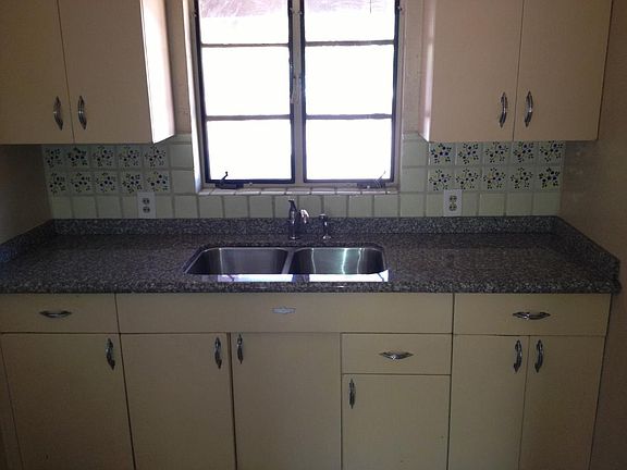 3rd image of 1321 E 9th St