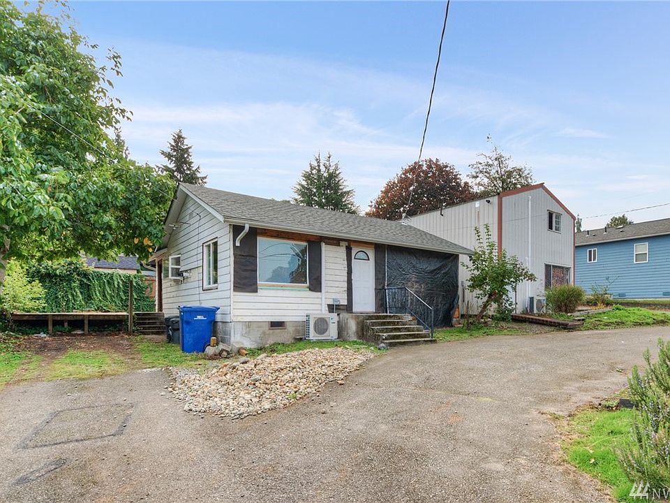 Circular Driveway, RV Parking, & Great Potential!