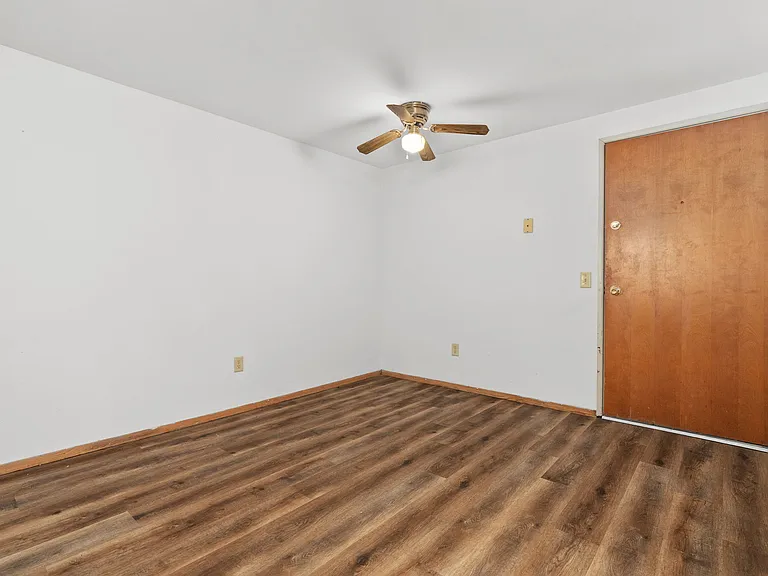 Bluff Manor — Photo 13