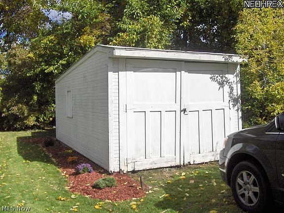 4th image of 1018 Bell Ct