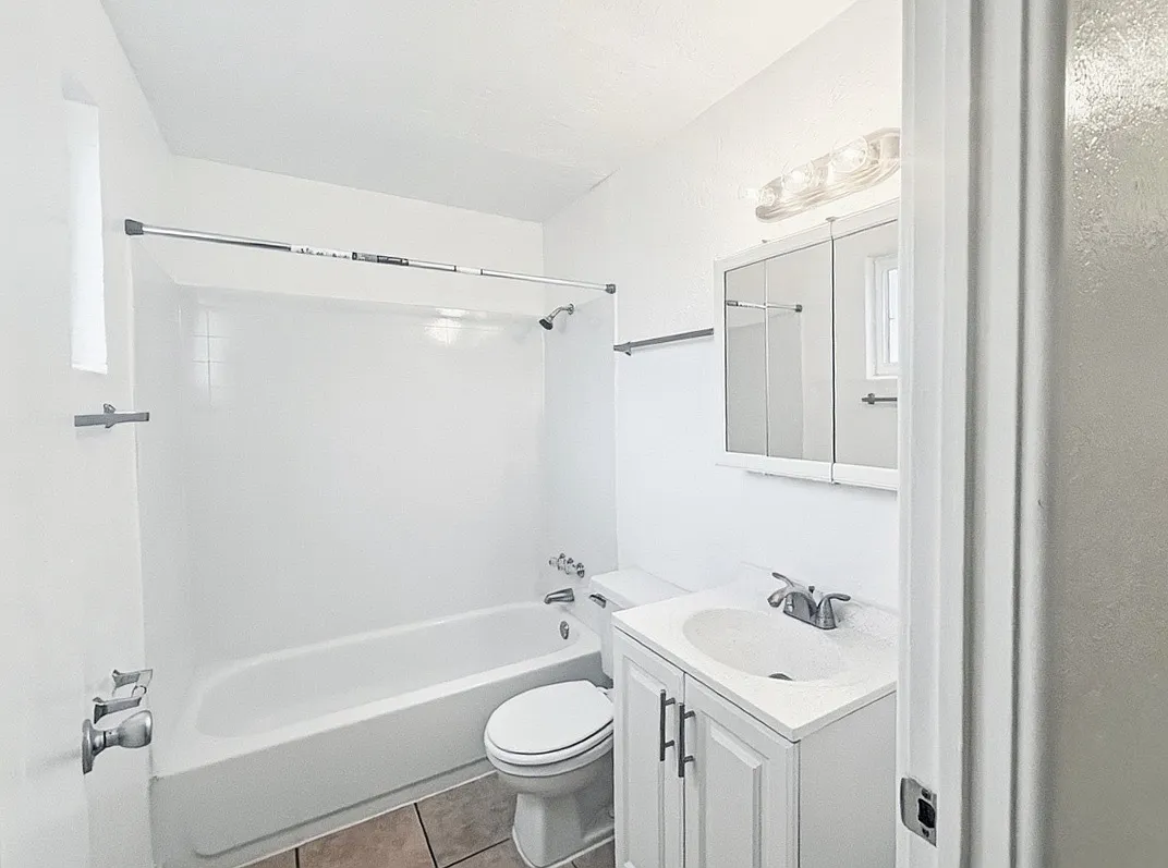 Studio, 400 sqft, $899 — Photo 4