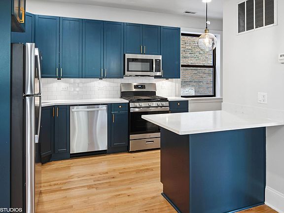 5th image of 7635 N Greenview Ave APT 1W