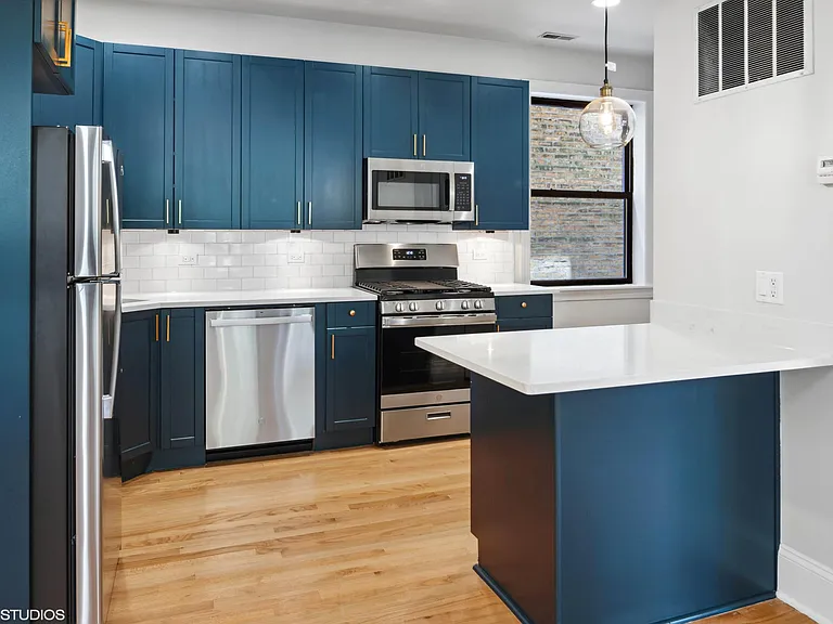 7635 N Greenview Ave #1W — Photo 5