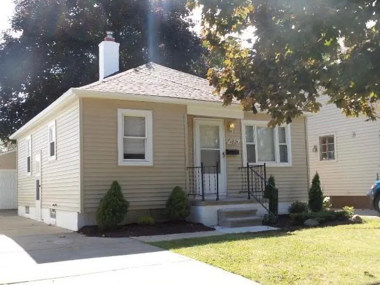1821 Anne Ave — Photo 1