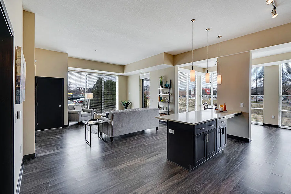 One Southdale Place — Photo 3
