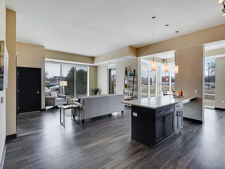 One Southdale Place — Photo 3