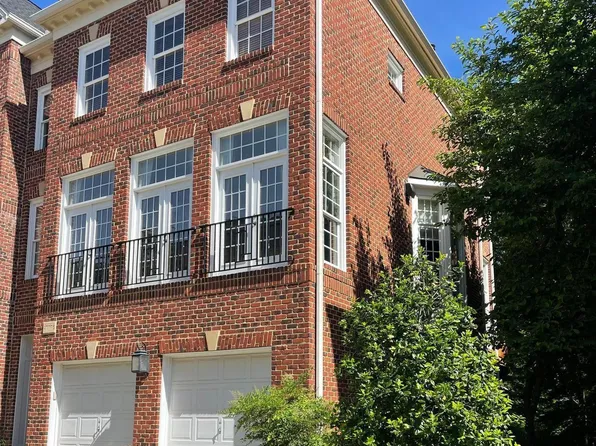 47776 Scotsborough Sq, Sterling, VA 20165