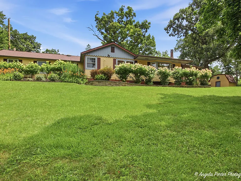 38624 N Miller Rd — Photo 2