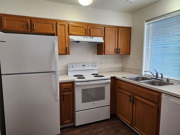 4th image of 801 Blueberry Ln APT 102