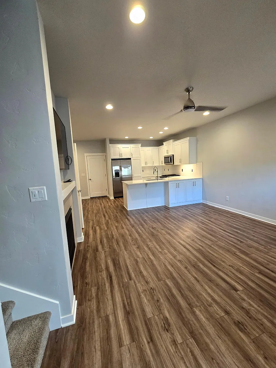 Building Photo - 4071 SE Century Blvd