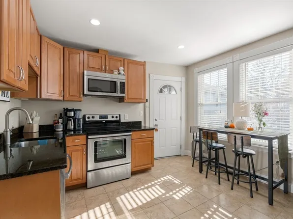 76 Taft Ave #1, Newton, MA 02465