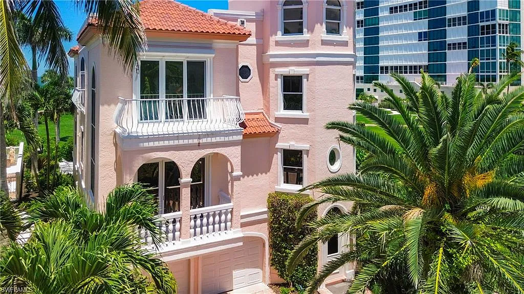 3 bed, 5.5 bath, 4049 sqft, $50,000 — Photo 3