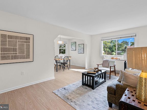 3rd image of 6540 Farmingdale Ct