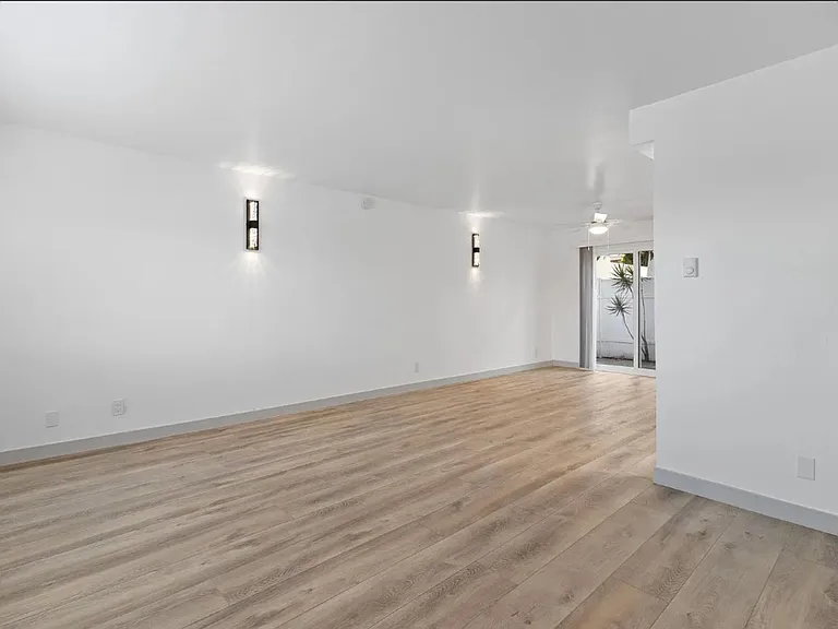 1151 N Peck Ave — Photo 29