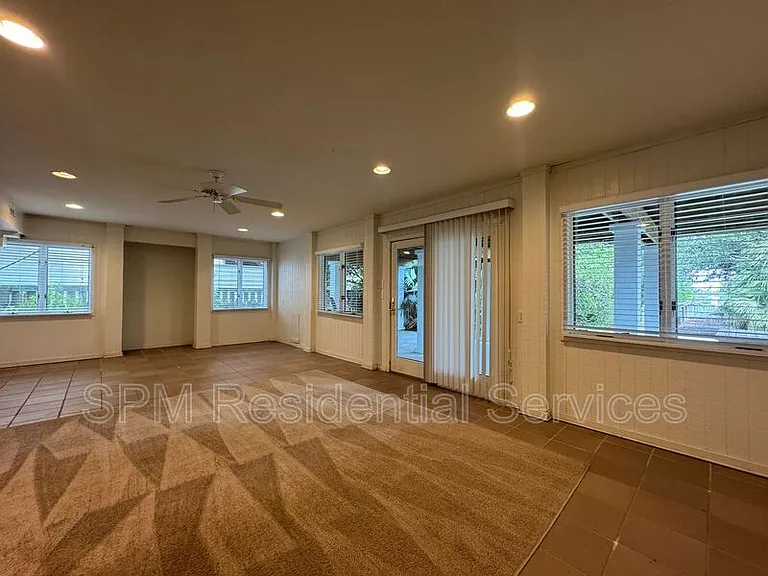 1154 Monroe Ln — Photo 12