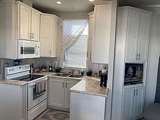 Gorgeous Bright Kitchen