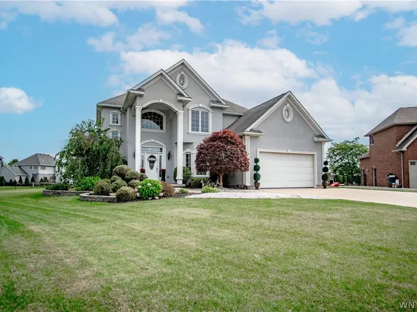 6674 Cloverleaf Ct, Niagara Falls, NY 14304