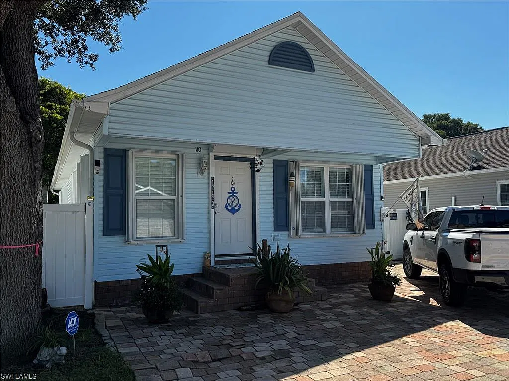 2 bed, 1.5 bath, 1000 sqft, $4,250 — Photo 1