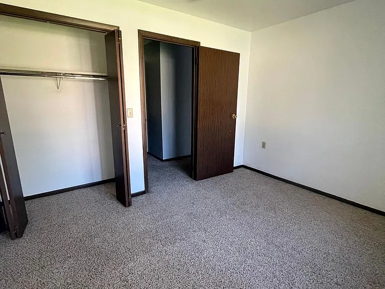 210 W Center St — Photo 8