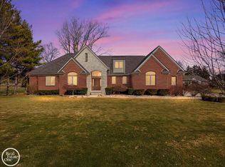 1860 Boulan Dr, Troy, MI 48084