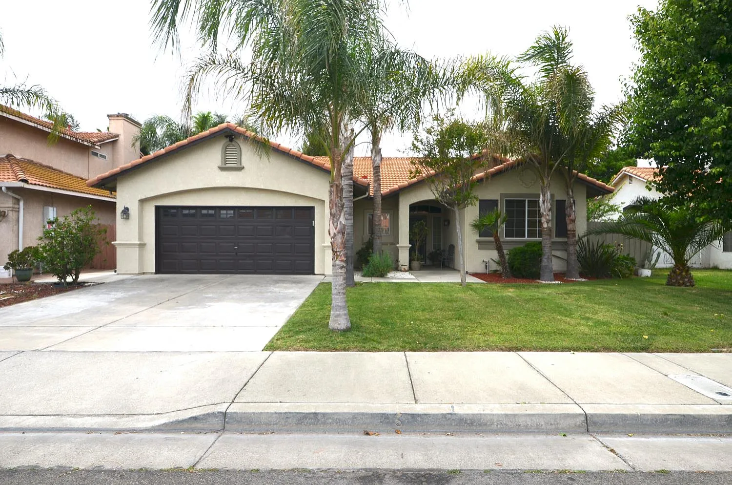 225 Stonewood Dr photo 1