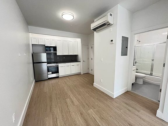 2nd image of 2524 Albemarle Rd #4A