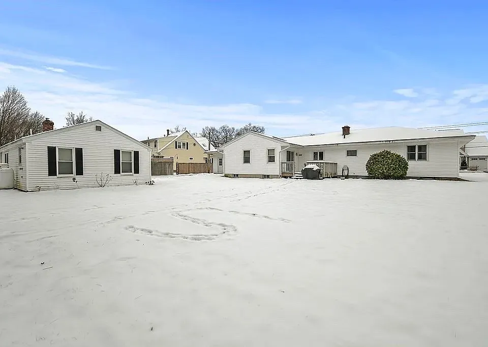 22-24 Edgemere Blvd #1