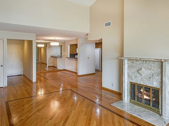 2nd image of 21650 Burbank Blvd Unit 305